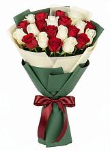 Букет Микс из красных и белых роз в Сергиевском Ставропольского края