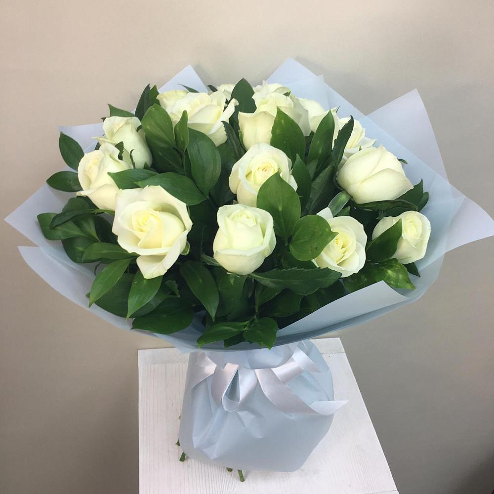 Букет 15 Белых роз Проуд в Сергиевском Ставропольского края