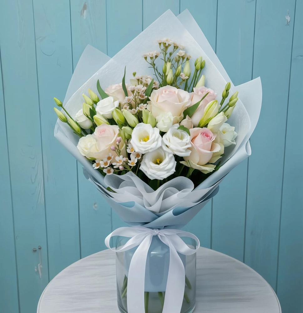 Букет цветов из: Розы и Лизиантусы в Сергиевском Ставропольского края