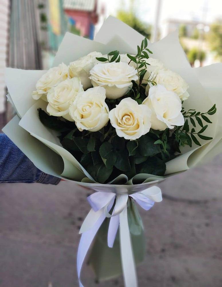 Букет Белые розы Проуд в Сергиевском Ставропольского края