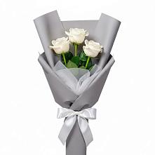Букет 3 белые розы в Сергиевском Ставропольского края