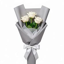 Букет 3 белые розы в Сергиевском Ставропольского края