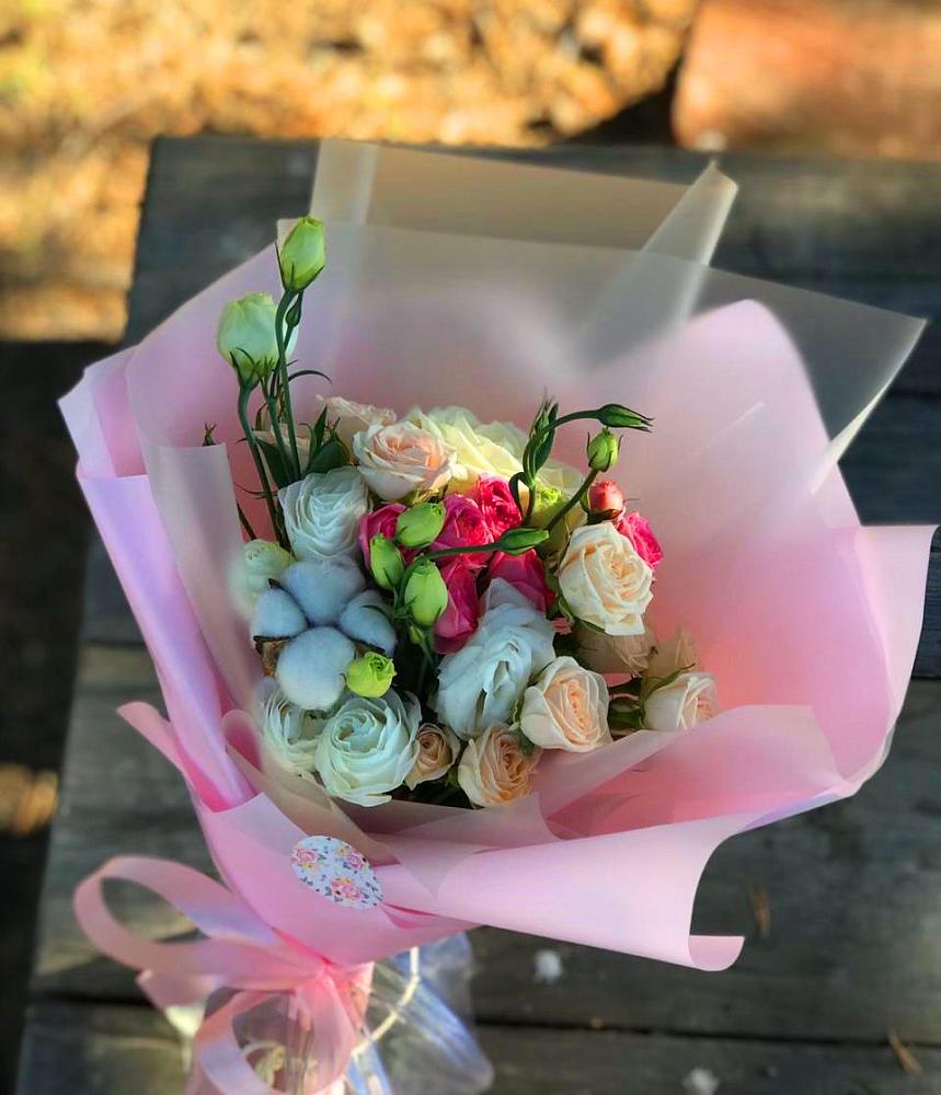 Букет цветов из: Розы и Лизиантусы в Сергиевском Ставропольского края