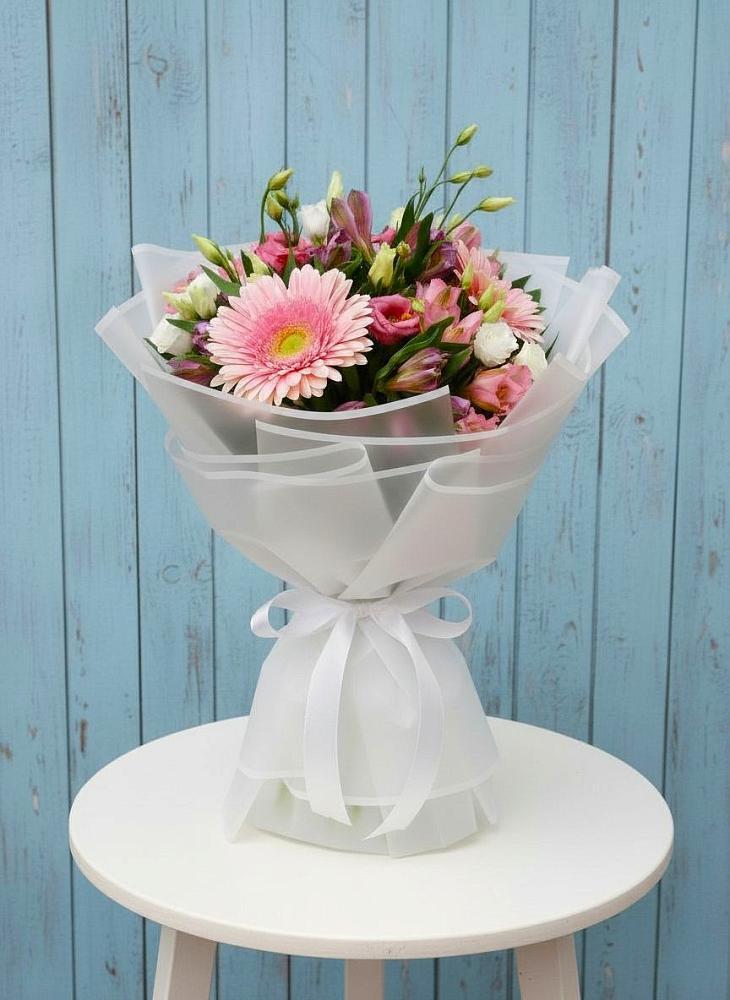 Букет цветов из: Герберы, Альстромерии и Лизиантусы в Сергиевском Ставропольского края