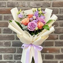 Букет цветов из:  Лизиантусы и Розы в Сергиевском Ставропольского края