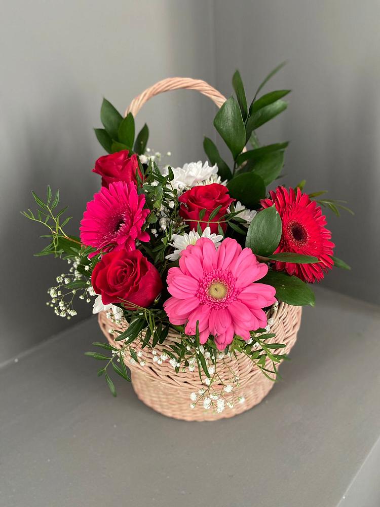 Цветочная композиция из Розы, Хризантемы и Герберы в корзине в Сергиевском Ставропольского края