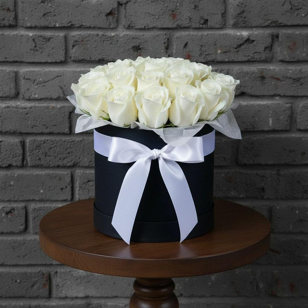 Цветочная композиция из Розы в шляпной коробке в Сергиевском Ставропольского края